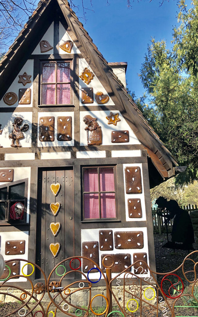 hansel and gretel gingerbread house ludwigsburg fairy tale gardens 2019
